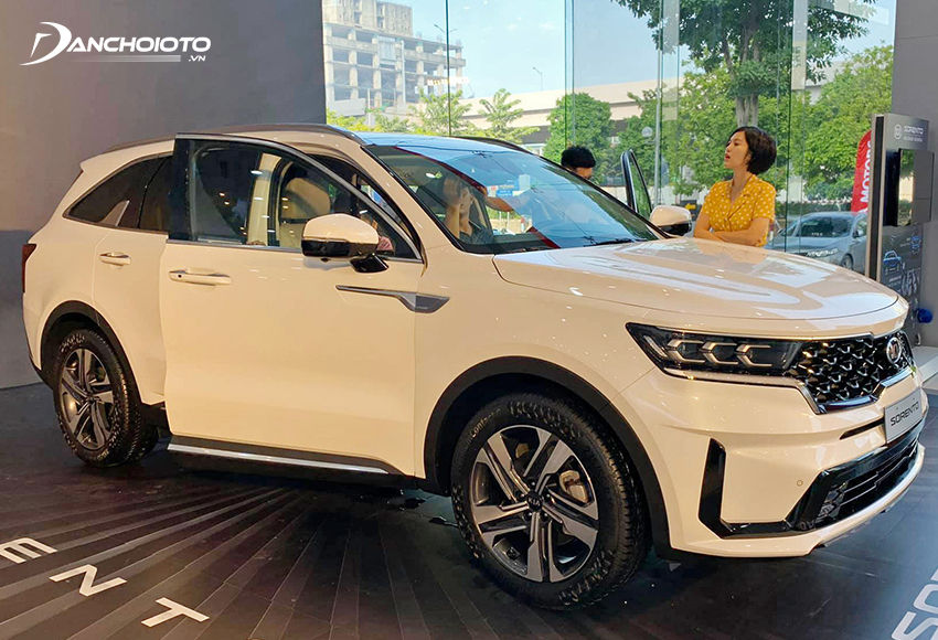 Kia Sorento là gợi ý tiếp theo cho những ai đang phân vân không biết xe gia đình nên mua loại nào vừa rộng, vừa tiện nghi