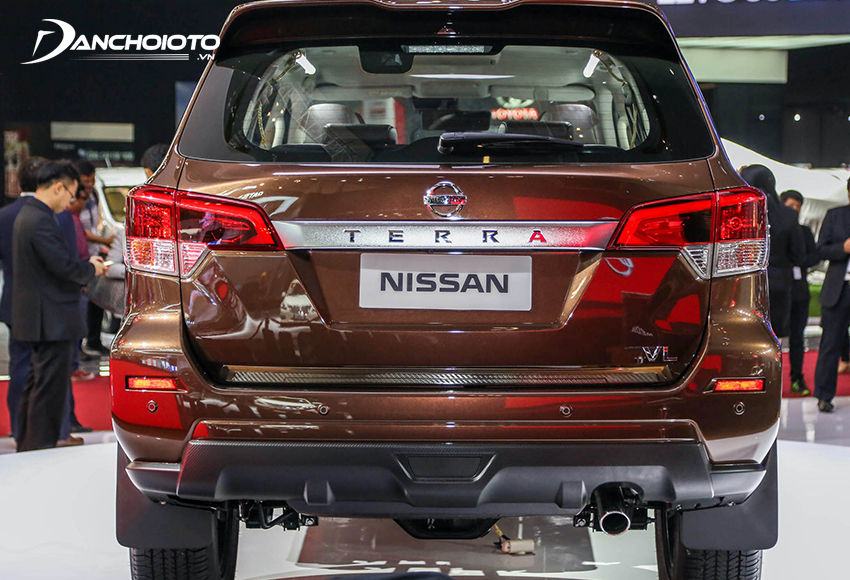 Phân đuôi Nissan Terra 2023 cũng rất nam tính với những đường nét cắt vát góc cạnh