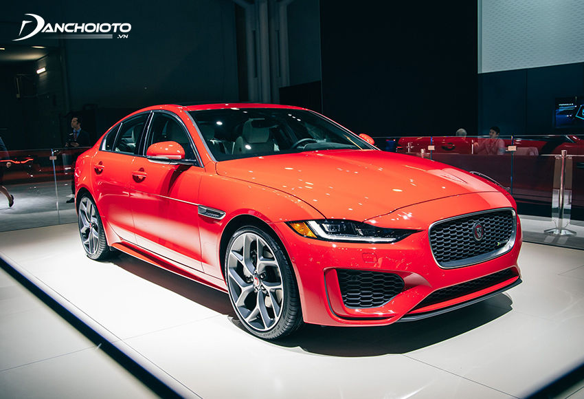 Jaguar XE là một mẫu xe sedan hạng sang cỡ nhỏ mang đậm chất thể thao