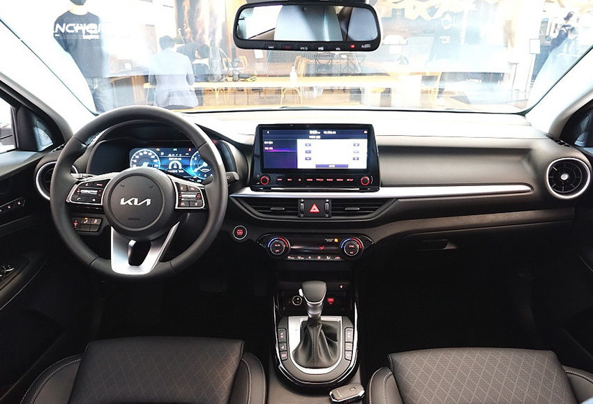 Kia K3 2023 vẫn theo phong cách gãy gọn, thể thao và hiện đại, mang nhiều âm hưởng của xe sang châu Âu
