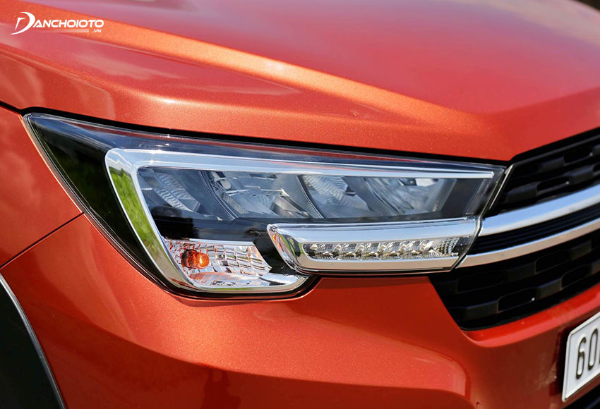 Suzuki XL7 2023 được trang bị đèn LED cho cả pha lẫn cos, có cả dải định vị LED ban ngày