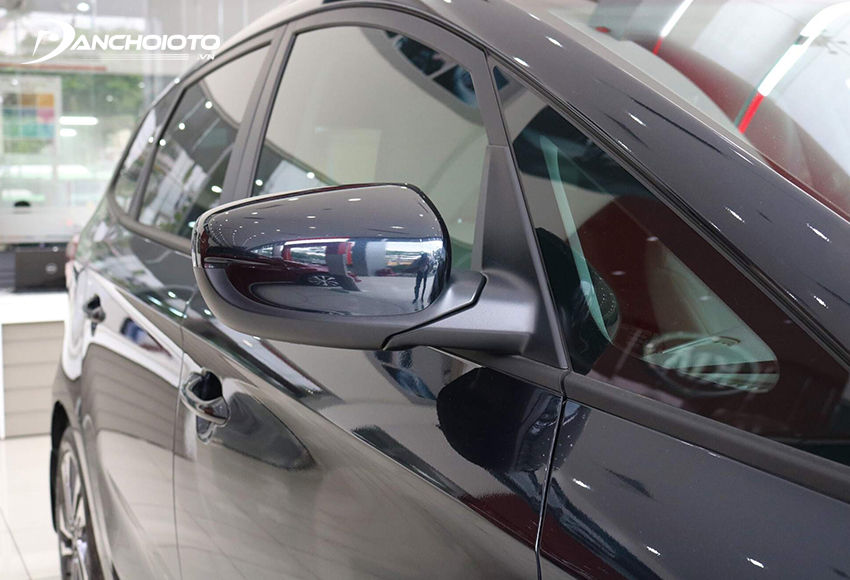 Gương chiếu hậu Rondo 2020 tích hợp đầy đủ các tính năng chỉnh điện, gập điện