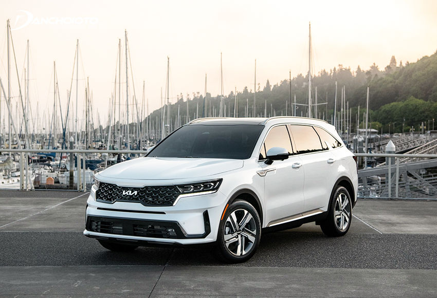 Lưới tản nhiệt Kia Sorento 2023 thiết kế rộng, vuông vắn nam tính hơn