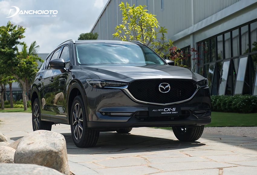 So sánh Outlander và CX5, Mazda CX5 thiên về thời trang, hiện đại, thể thao, còn Outlander lại nghiêng về xe gia đình thực thụ