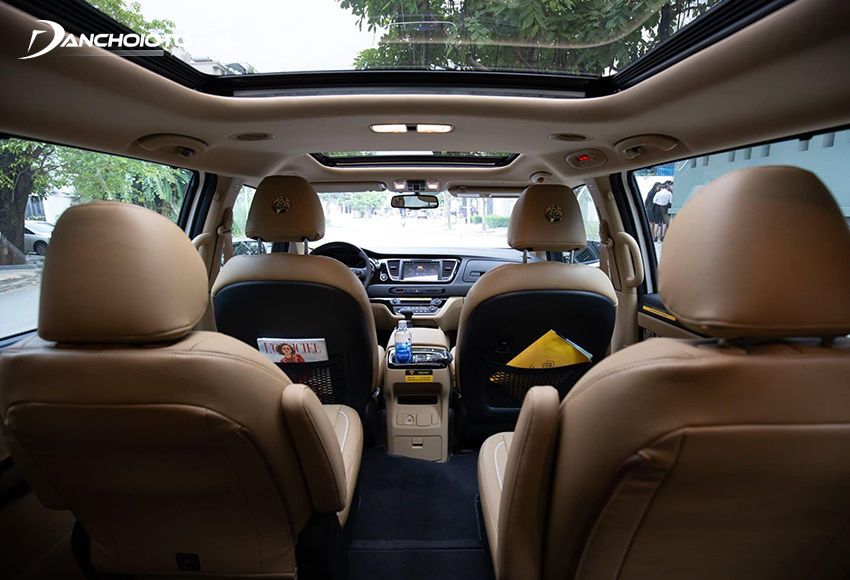 Sedona Luxury và Sedona Premium mới có 2 cửa sổ trời chỉnh điện độc lập