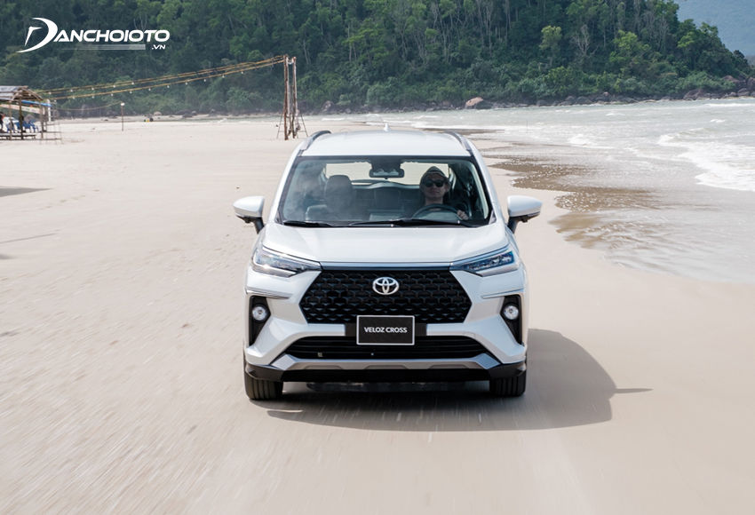 Nếu chọn chế độ lái Power, Toyota Veloz Cross tăng tốc mạnh mẽ hơn