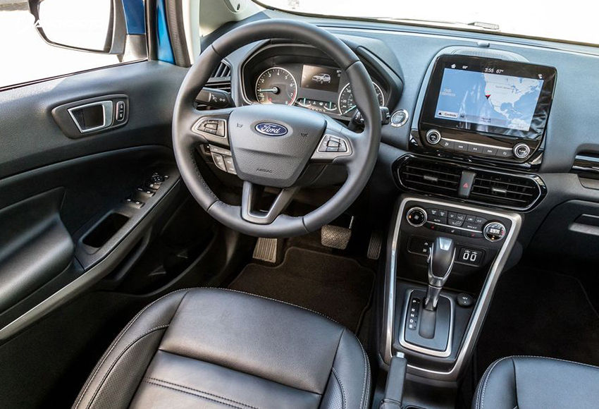 Vô lăng Ford EcoSport 2023 thiết kế 3 chấu đáy mạ bạc, mang đến cảm giác ưa nhìn, mạnh mẽ