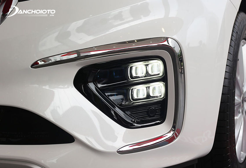 Cụm đèn sương mù Kia Sedona 2023 dạng 2 tầng, 4 bóng LED thêm thấu kính cho ánh sáng tốt