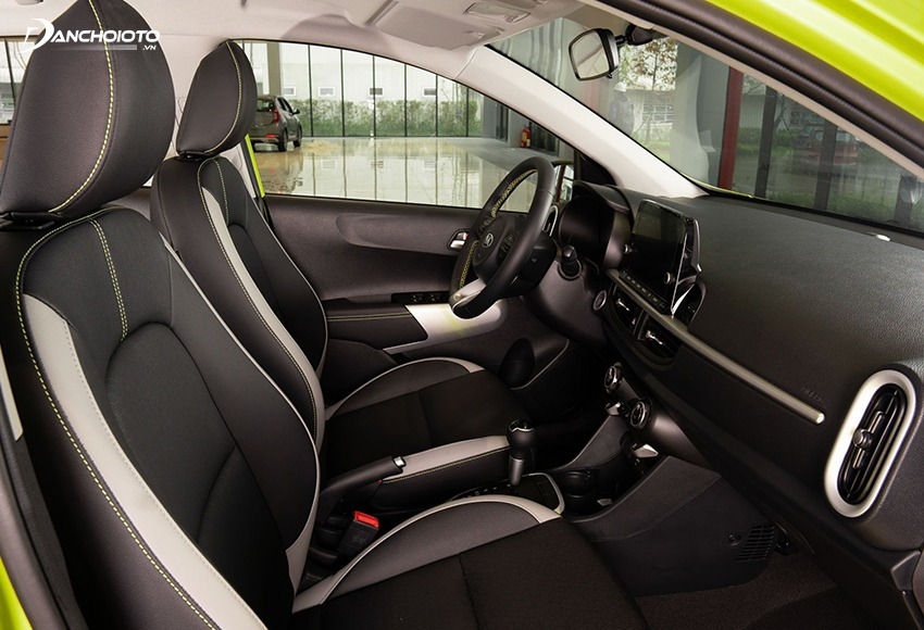 Ghế bản Kia Morning 2023 X-Line màu đen phối viền trắng