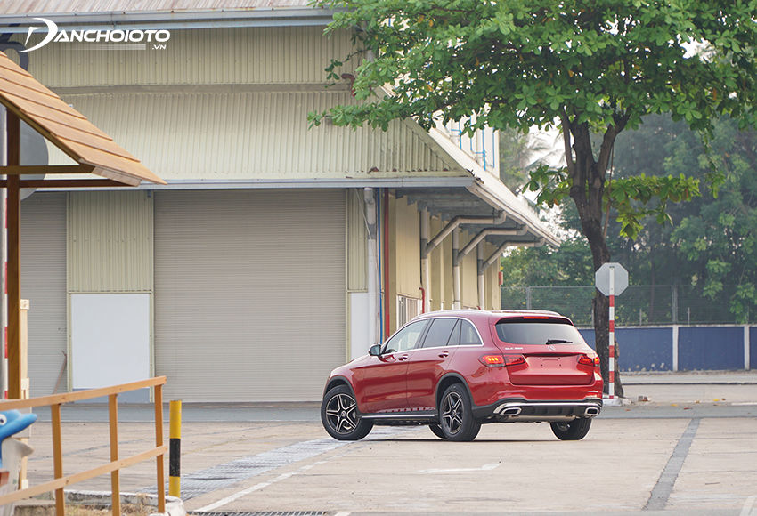 Mercedes GLC 300 4MATIC 2020 được trang bị hệ thống thích ứng treo thể thao Dynamic Body Control