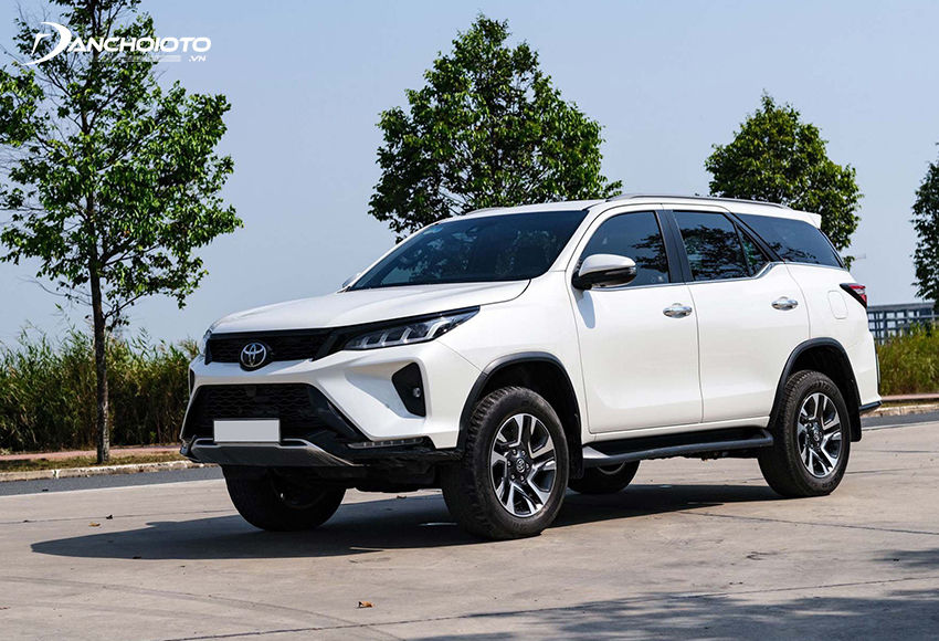 Toyota Fortuner là một gợi ý đáng tham khảo nếu đang không biết xe SUV nào tiết kiệm nhiên liệu nhất, bền bỉ nhất