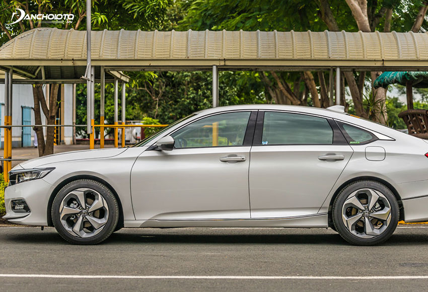 Thân xe Honda Accord 2023 trẻ trung hơn khi được sử dụng nhiều đường nét coupe