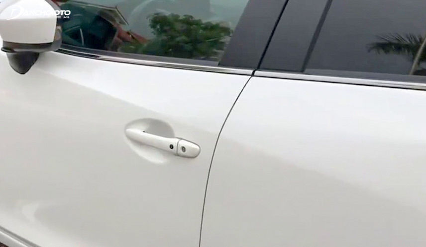 Những vị trí như tay nắm cửa thường có dấu hiệu xuống cấp rõ ràng nếu dùng nhiều