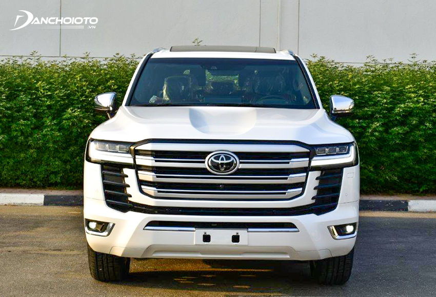 Toyota Land Cruiser 2023 được tái thiết kế hiện đại và quyến rũ hơn với phong cách Brutal &amp; Sensual