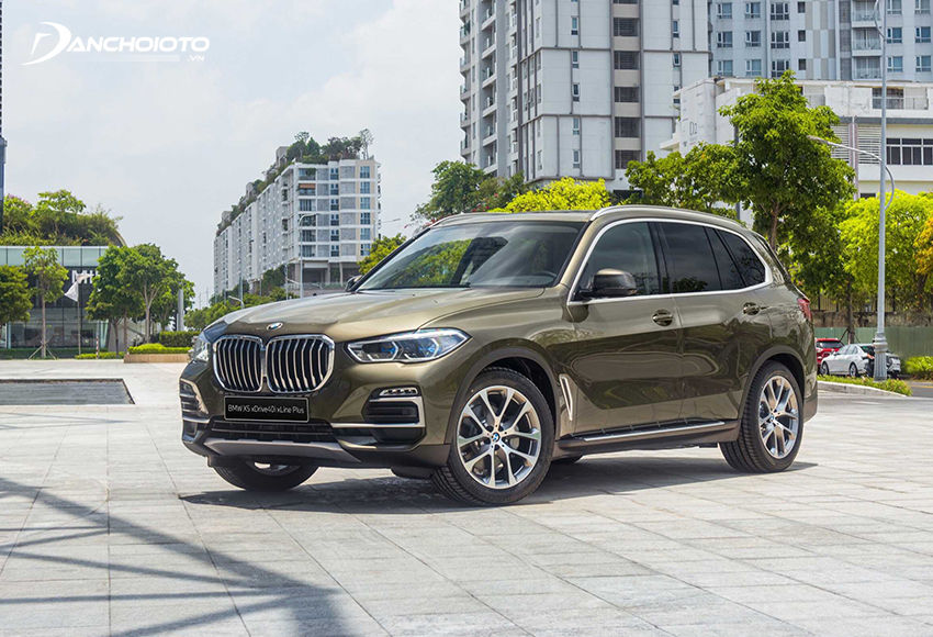 BMW X5 xDrive40i xLine Plus đậm chất thể thao, thể hiện rõ từ ngoài vào trong, đặc biệt là ở cảm giác sau vô lăng