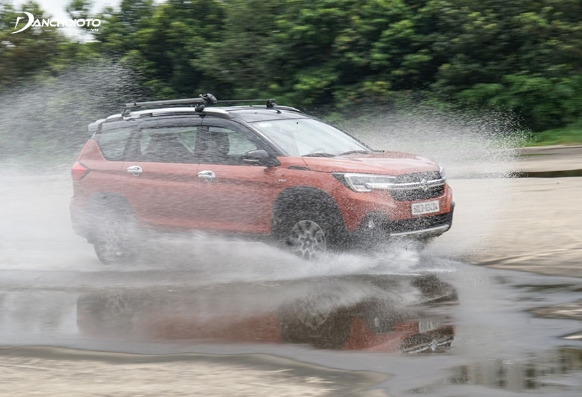 Suzuki XL7 được thiết kế theo phong cách cứng cáp, vững chắc kiểu SUV