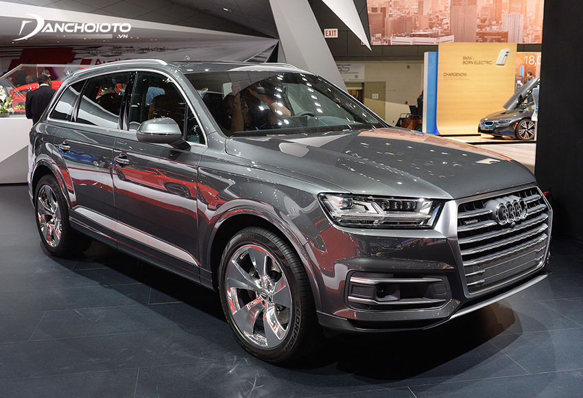 Audi Q7 là một mẫu xe ô tô SUV 7 chỗ cỡ trung hạng sang