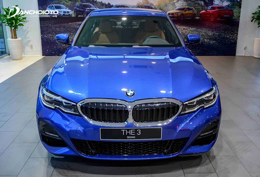 Đầu xe BMW 330i M Sport 2023 đầy mạnh mẽ và cuốn hút