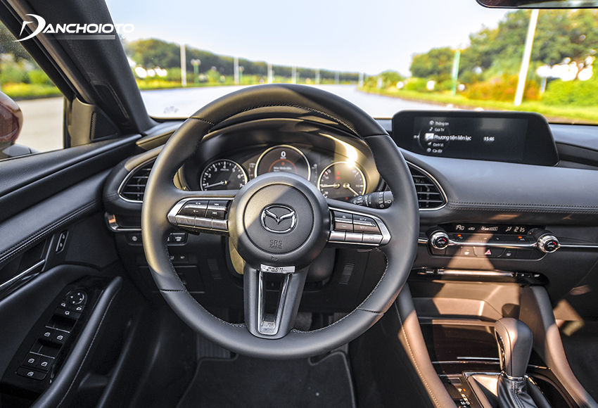 Vô lăng Mazda 3 2023 thể thao, cho cảm giác giống với các mẫu xe sang