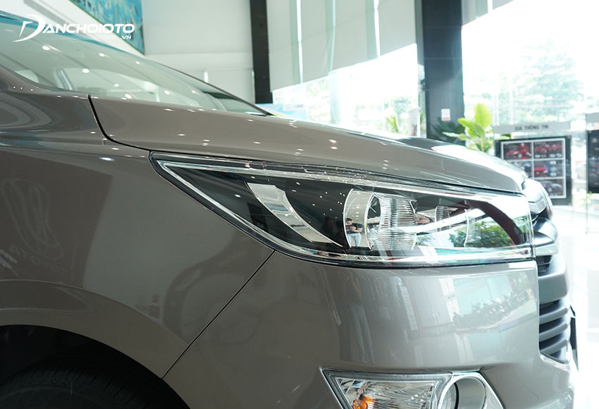 Một trong những lưu ý khi nhận xe ô tô mới mà nhiều người có kinh nghiệm thường chia sẻ đó là nhất định phải kiểm tra kỹ phần sơn xe