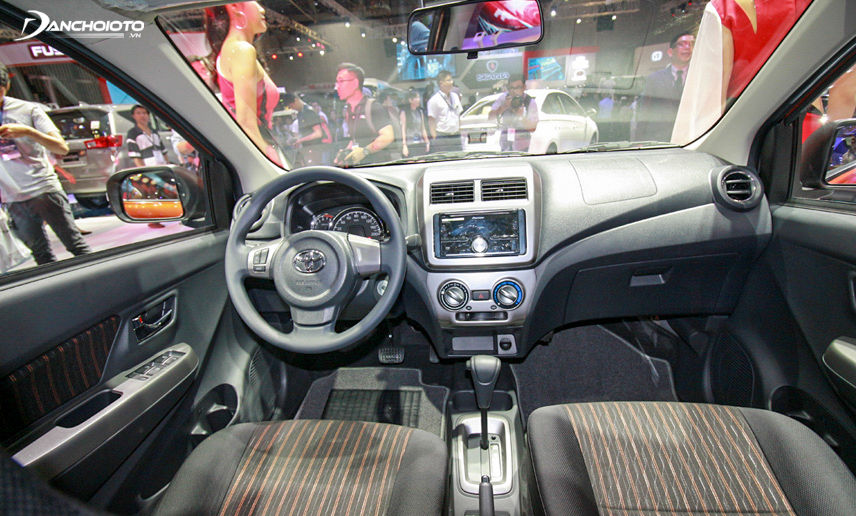 Cận cảnh khoang lái Toyota Wigo 2018