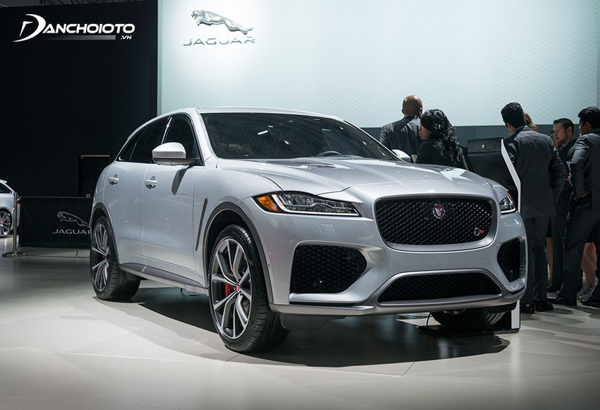Jaguar E-Pace là một mẫu SUV 5 chỗ hạng sang cỡ nhỏ