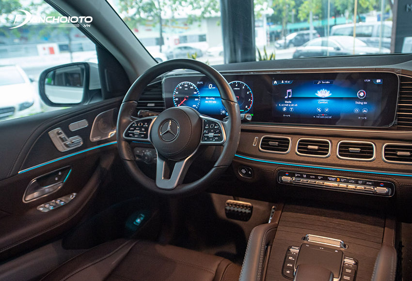 Vô lăng Mercedes GLS 450 4AMTIC 3 chấu sang trọng với bọc da Nappa