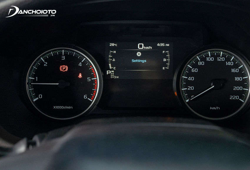 Cụm đồng hồ BT-50 2023 bố trí theo kiểu quen thuộc nhà Mazda