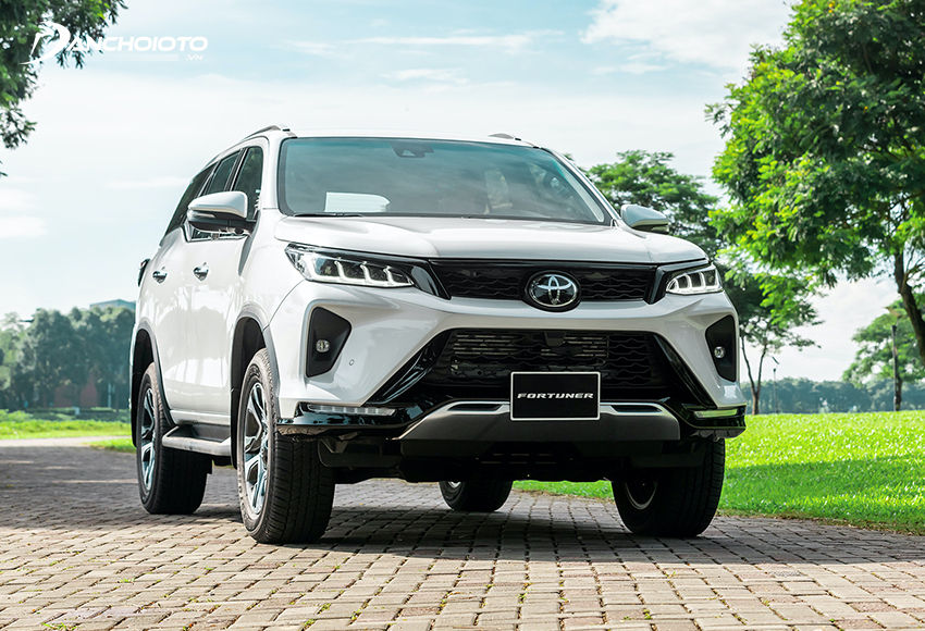 Với những ai đang phân vân hơn 1 tỷ mua xe 7 chỗ nào tốt thì Toyota Fortuner luôn là lựa chọn hàng đầu