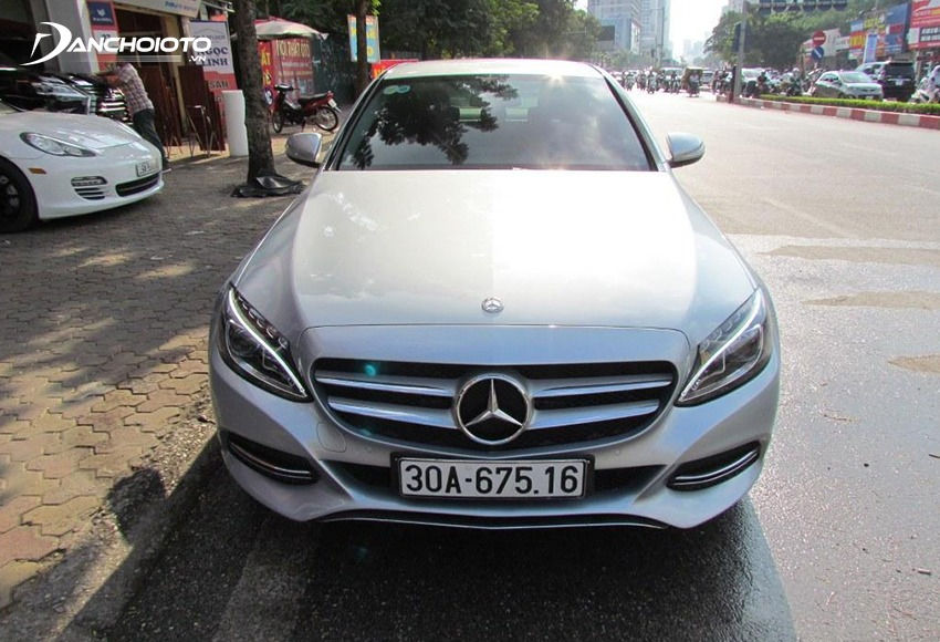 Mercedes C-Class là mẫu xe sang “bình dân” được đánh giá lành tính cao