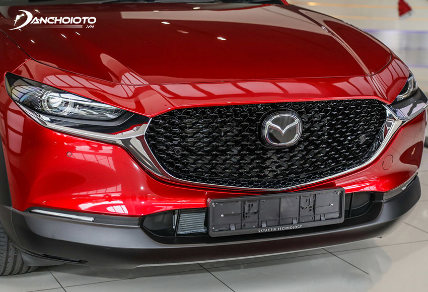 Đầu xe Mazda CX-30 2023 cuốn hút với lưới tản nhiệt hoạ tiết tổ ong bắt mắt
