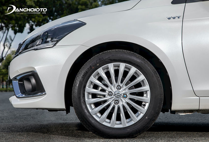 Suzuki Ciaz 2023 sử dụng mâm kích thước 16inch lớn nhất phân khúc