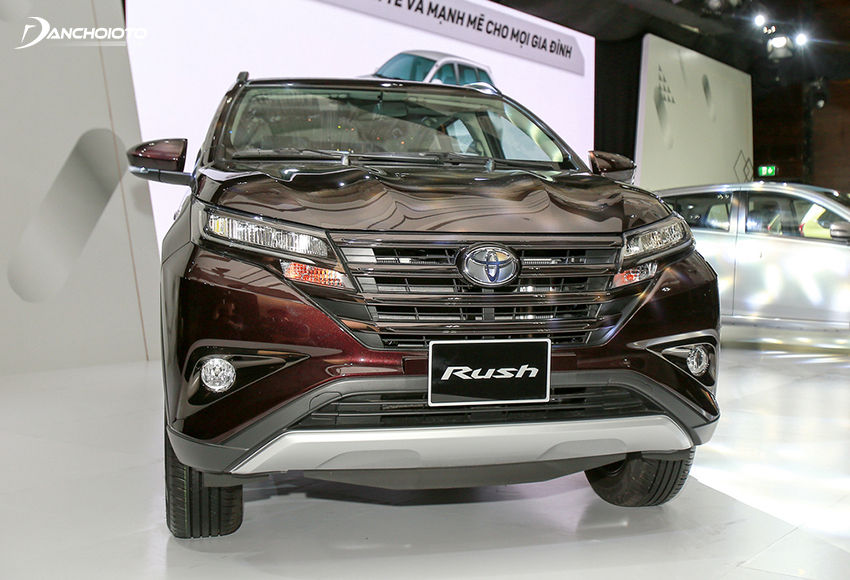 Giá xe Toyota Rush “nhỉnh” hơn, có một số trang bị hiện đại hơn