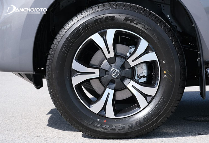 Mazda BT-50 2023 được trang bị bộ mâm 18 inch 5 chấu kép