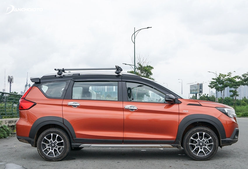 Thân xe Suzuki XL7 2023 lại có nhiều đường nét tương đồng với Ertiga