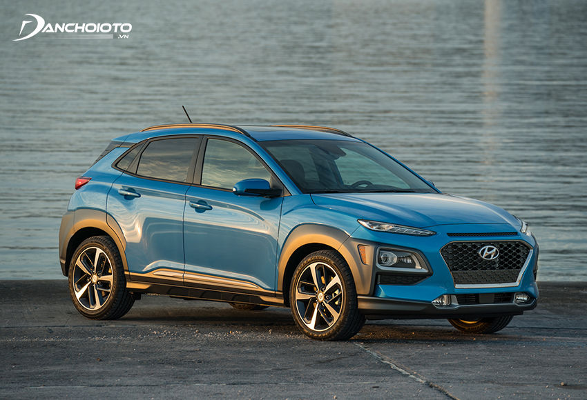 Hyundai Kona lợi thế về hiệu suất động cơ mạnh hơn, giá bán thấp hơn