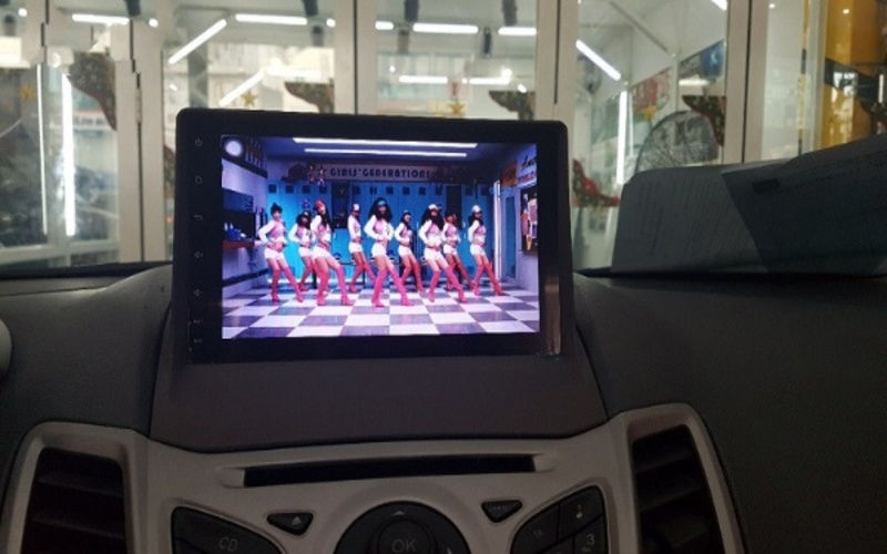 man-hinh-dvd-xe-ford-fiesta-2015