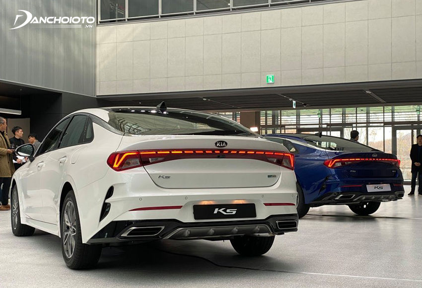 Đuôi xe Kia K5 2023 có giao diện vô cùng thể thao và “chất chơi”