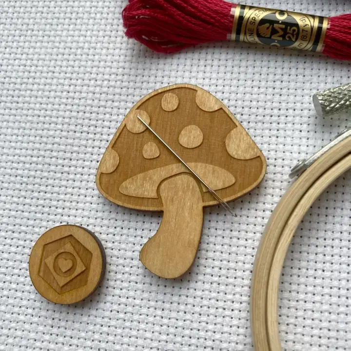 Magnetic Needle Minder - Toadstool