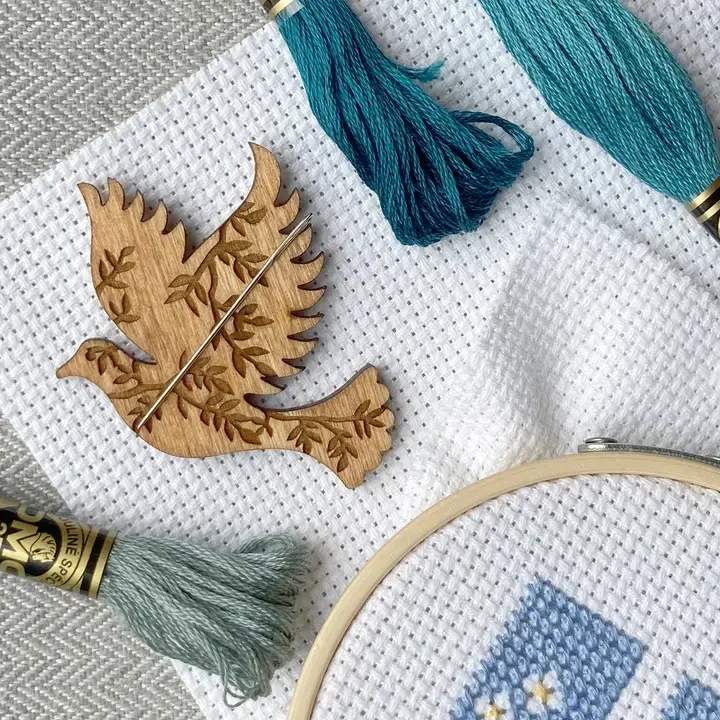 Magnetic Needle Minder - Dove