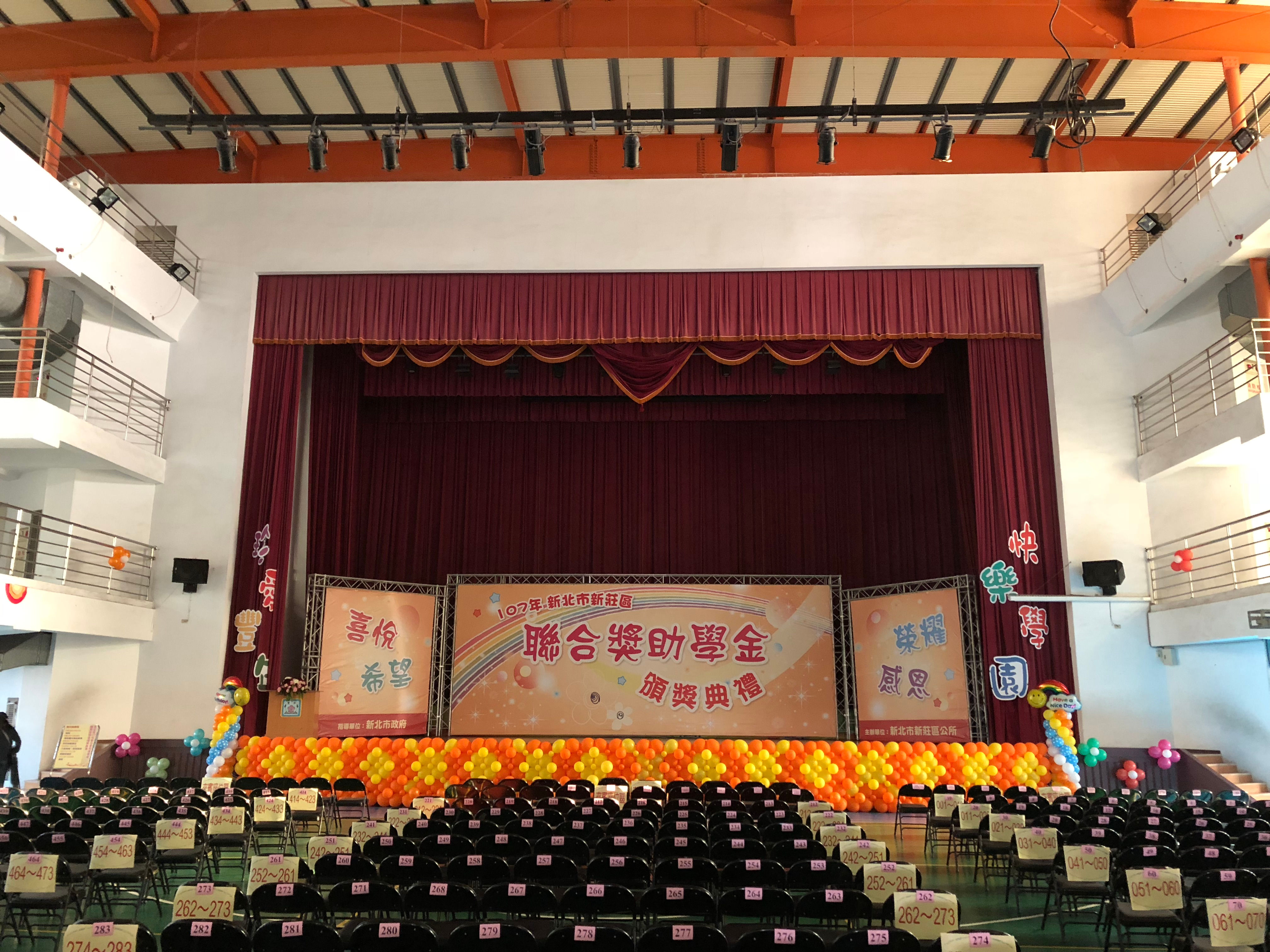 舞台前緣連結球牆｜畢業典禮(以米為單位)