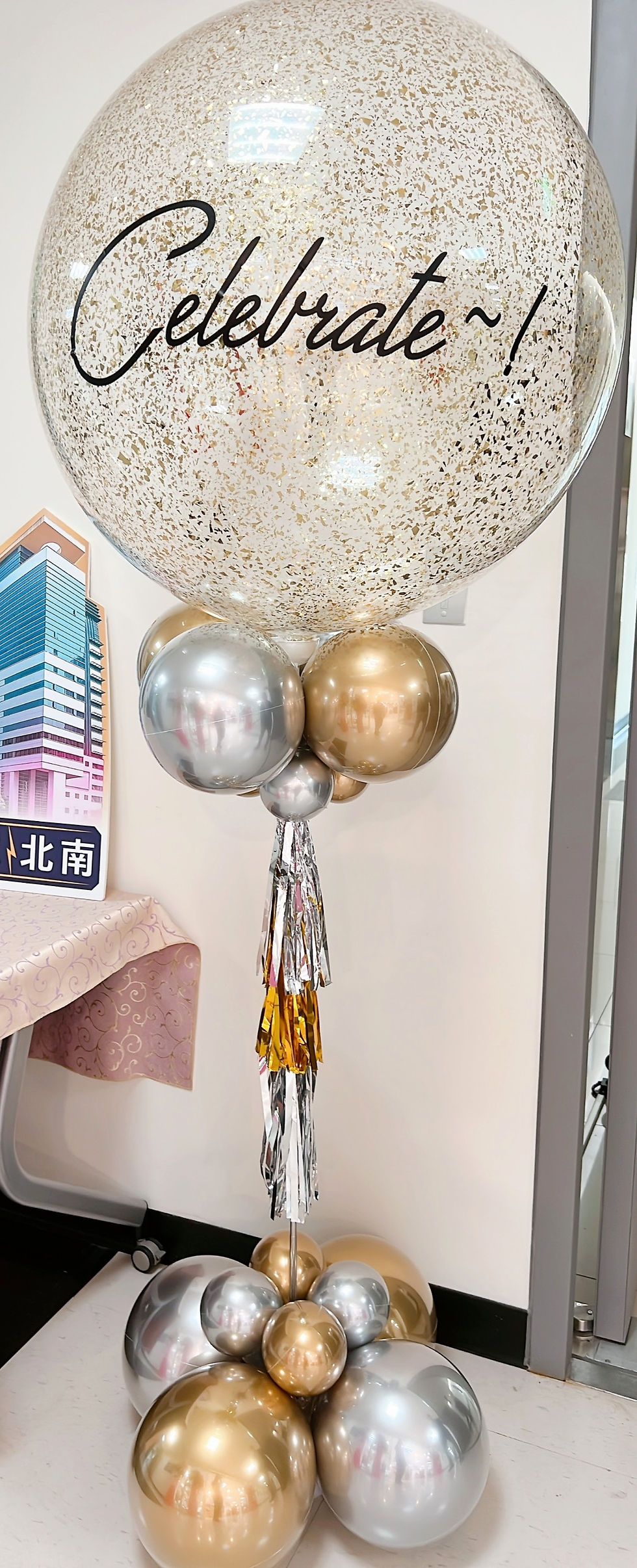 Thumbnail: 30-inch sequined bubble ball column