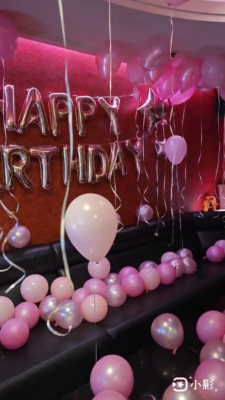 縮圖：造型球柱｜中包廂生日包套