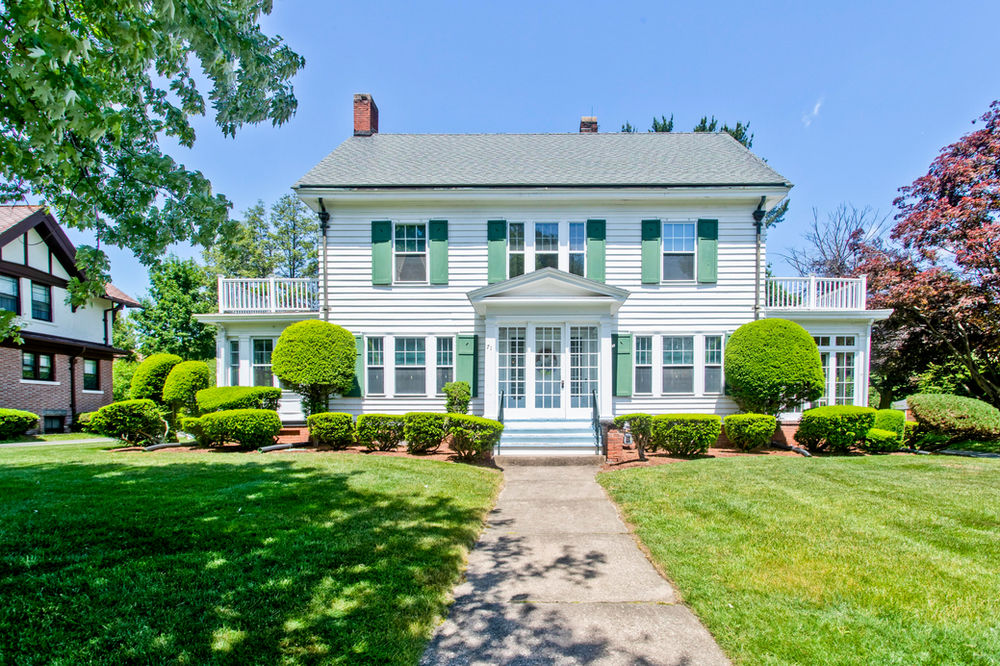 71 Lexington Ave. Holyoke MA 439,900