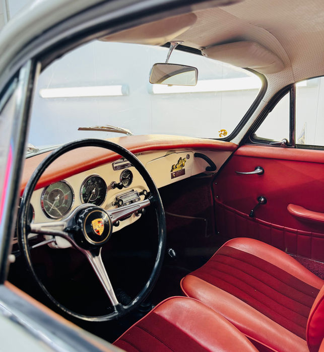 Porsche 356 Oldtimer Lenkrad Nahaufnahme nach Fahrzeugaufbereitung bei RS.IKON