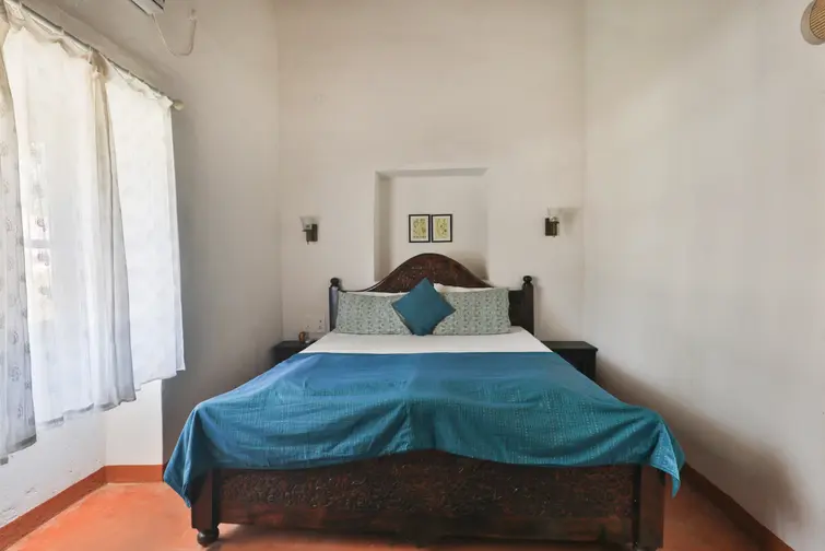 Suite room bed.webp