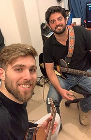 סטודיו לגיטרה בבית לחם הגלילית – הקלטות שירים בשיעורי גיטרה עם רז שלו