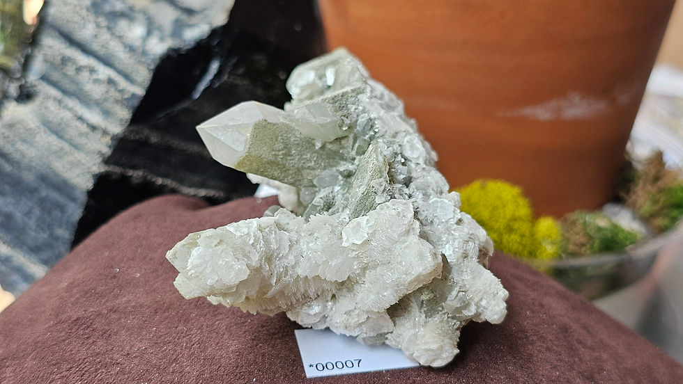 Thumbnail: Calcite on Quartz Specimen