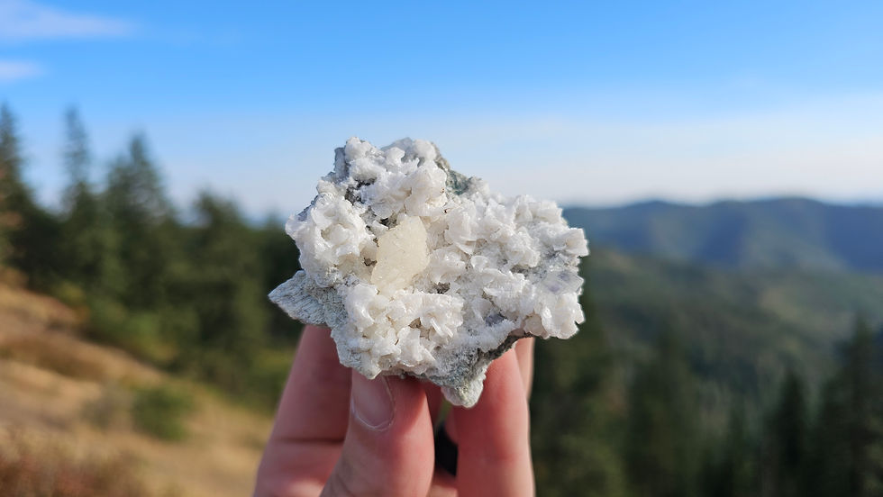Thumbnail: Fluorite on Calcite on Dolomite