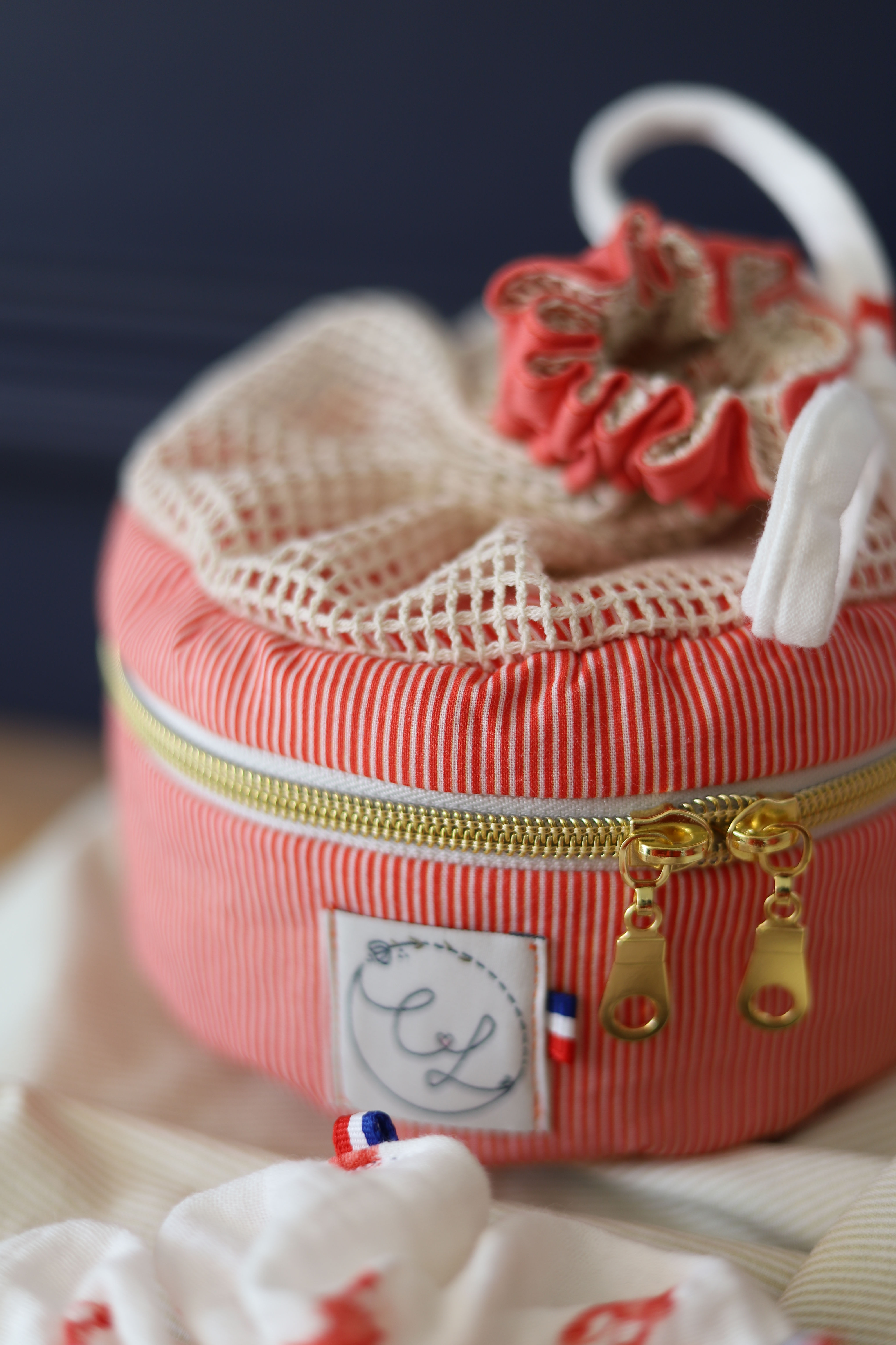 Garance la trousse à rayures et ses lingettes